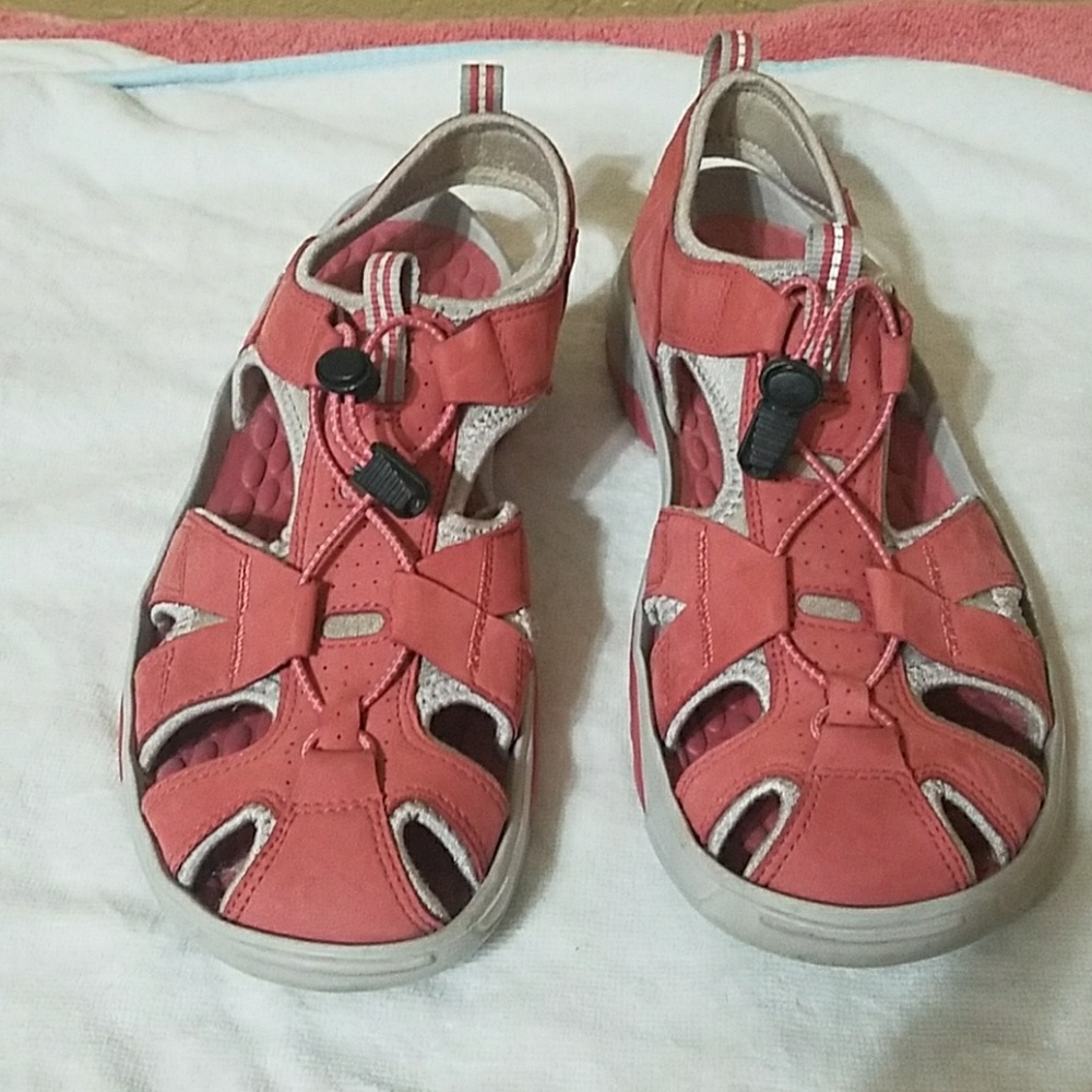 Privo sandals